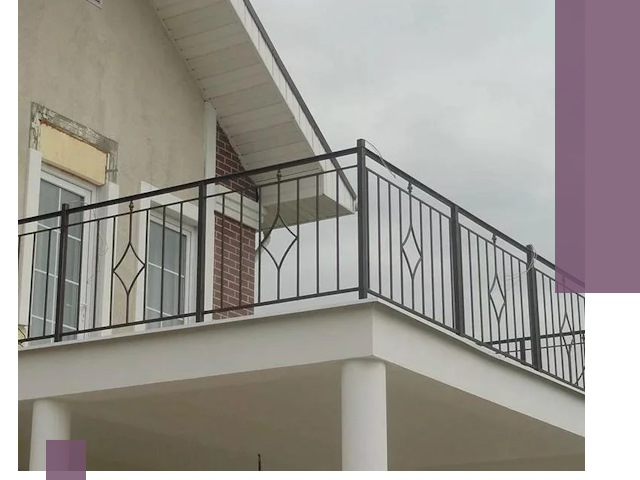 Изготовление балконных ограждений в Крымске из металла и стекла