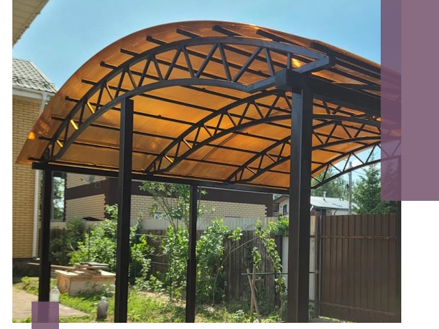 Изготовление навесов под ключ в Крымске из качественных материалов