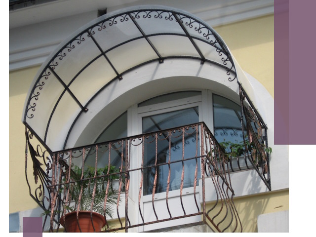 Козырьки над балконом в Крымске — изготовление и монтаж