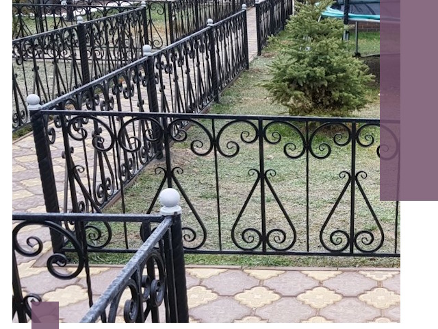 Кованые газонные ограждения под ключ в Крымске